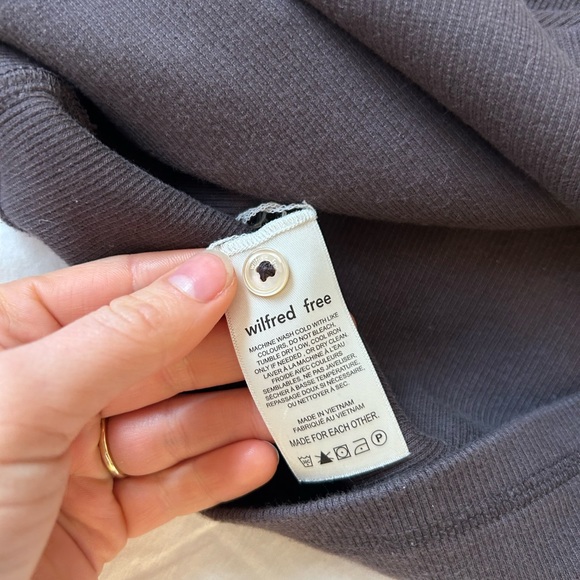 Aritzia Wilfred Free Mavis Cropped Ribbed Long Sleeve Top in Chocolate Brown - Picture 4 of 6